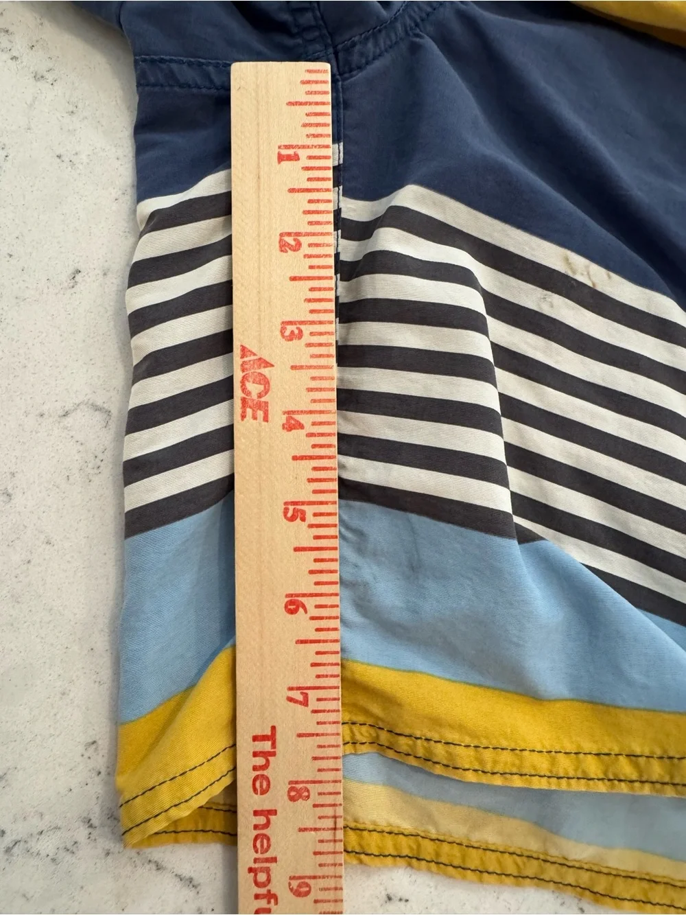 Patagonia® Men’s Wavefarer® Board Shorts- 19'' Style #86621 Size 36 Striped
